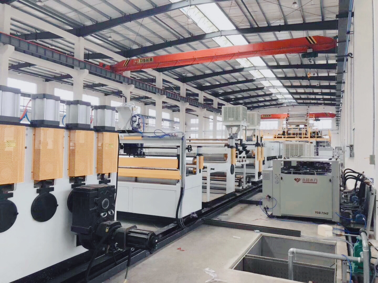 Применение резки струи водной струи в композитном материале разрезание материала