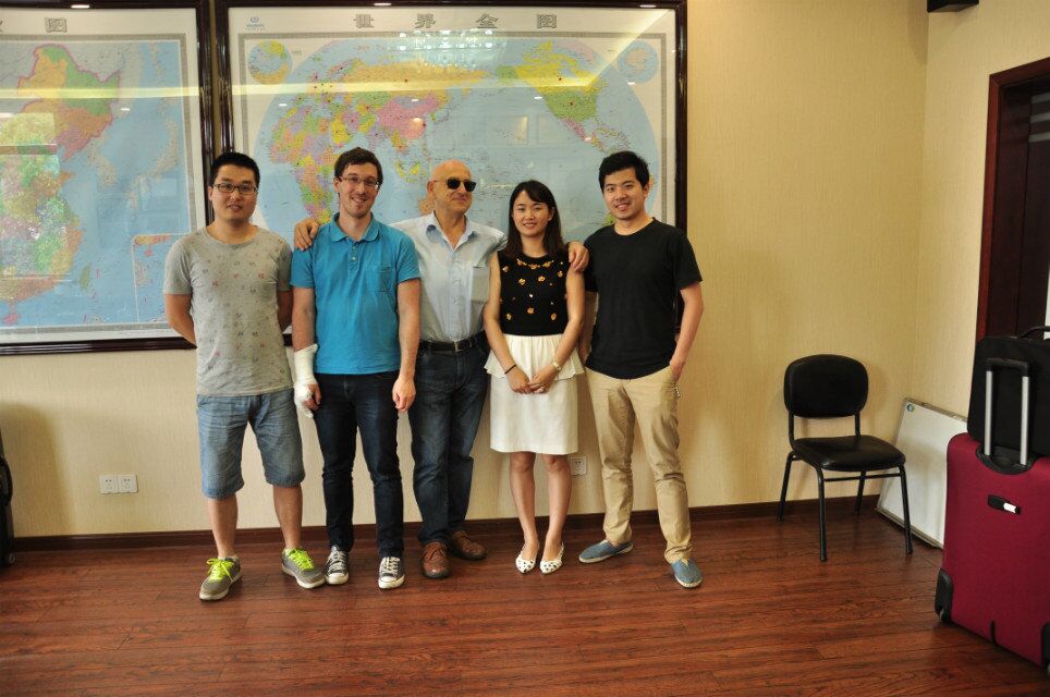 Австрийский клиент пришел, чтобы осмотреть 3D 5 -оси для режущей режущей машины