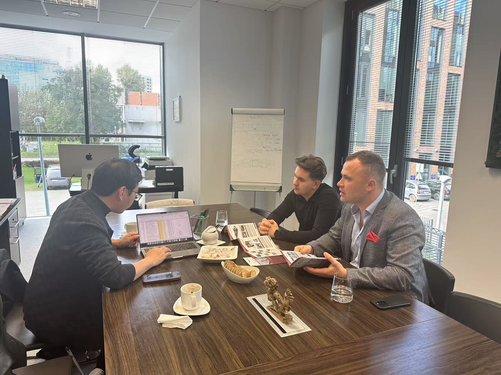 YC Waterjet посещает долгосрочный польский клиент