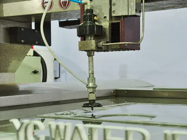 Каков процесс обработки водных струй?