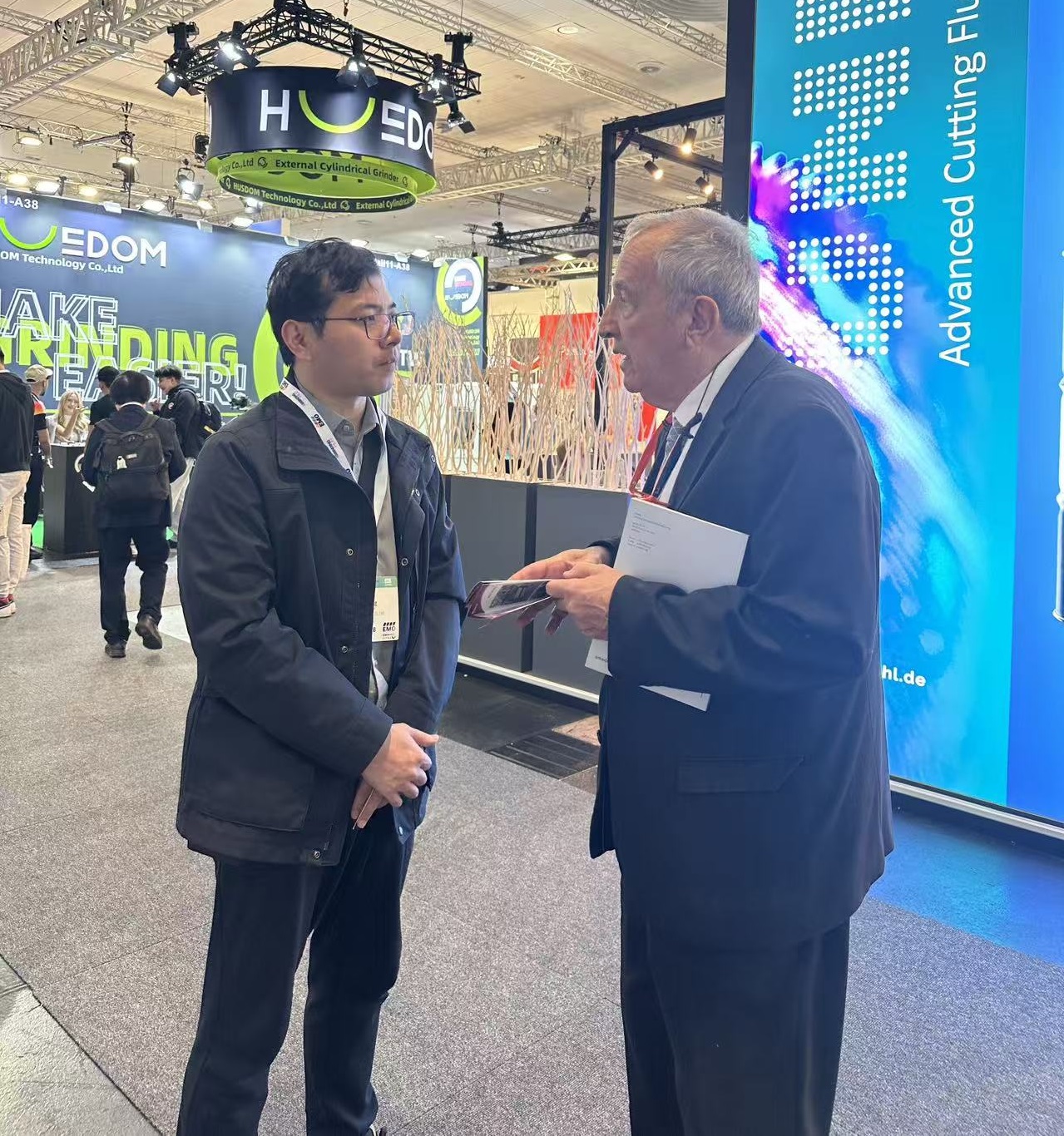 Выставка консультации с клиентами