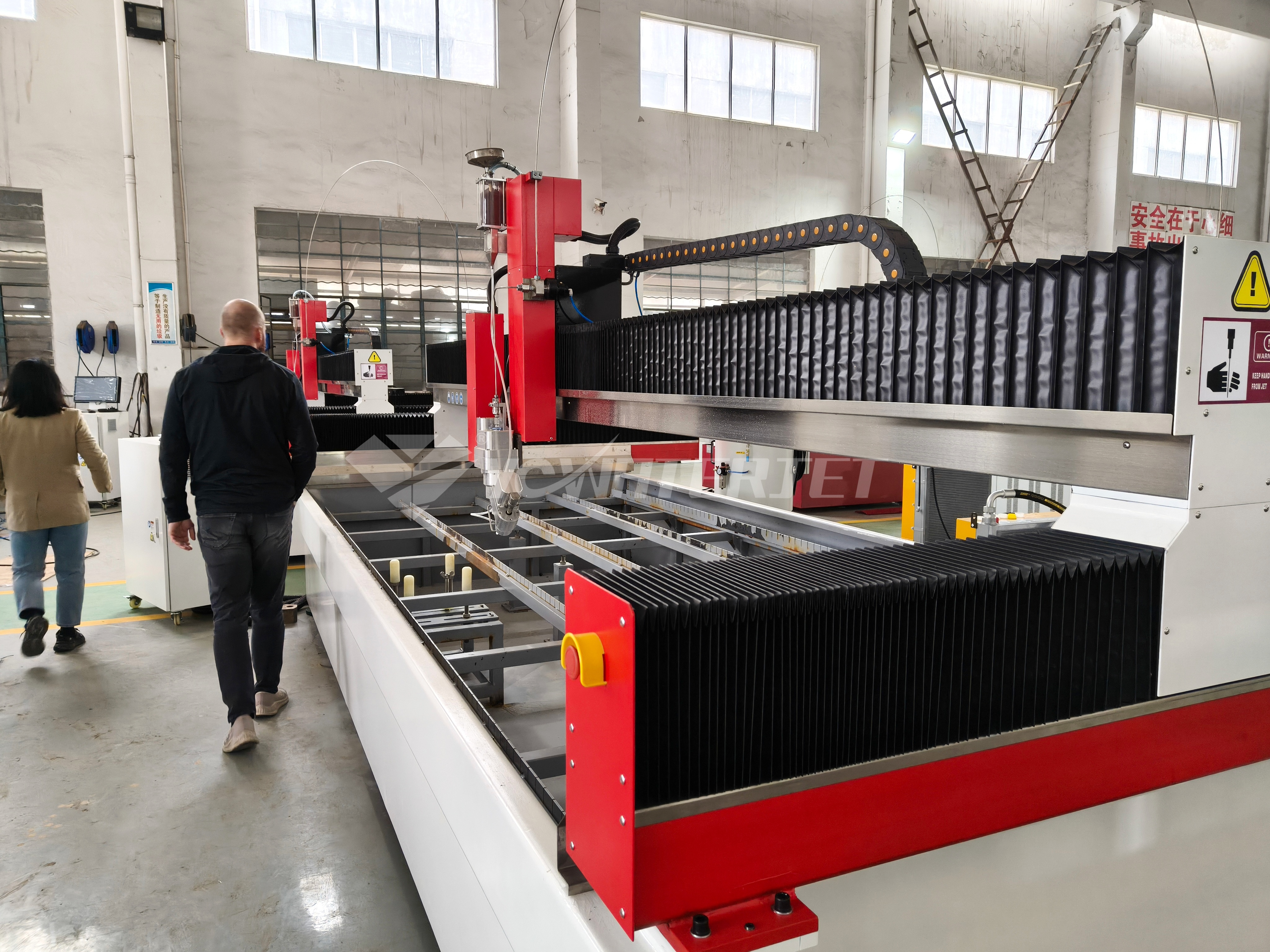 Станок гидроабразивной резки серии E. 