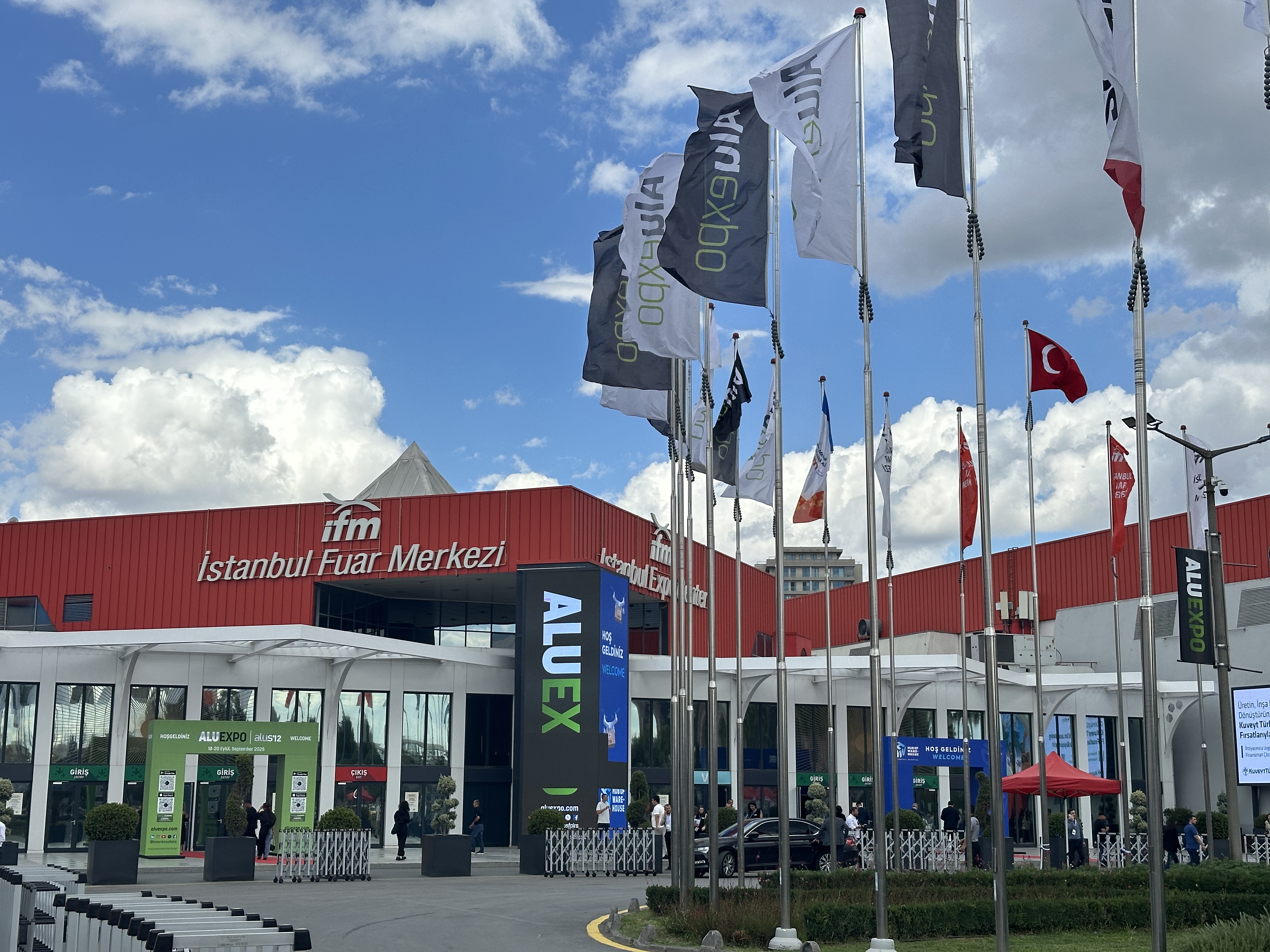 YC Waterjet возвращается из успешного Aluexpo 2025